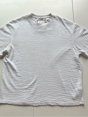 Men's White Textured Wave Crew Tee